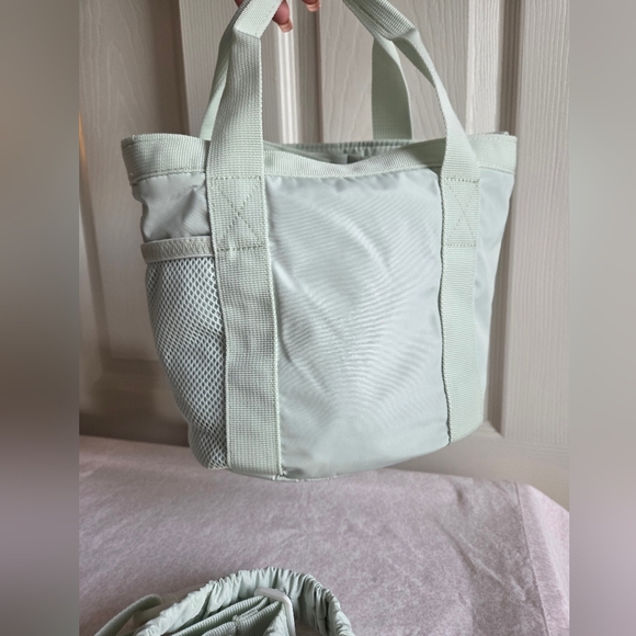 adidas Essentials Mini Tote Crossbody Bag – Linen Green (Mint), BNWT - Picture 5 of 6